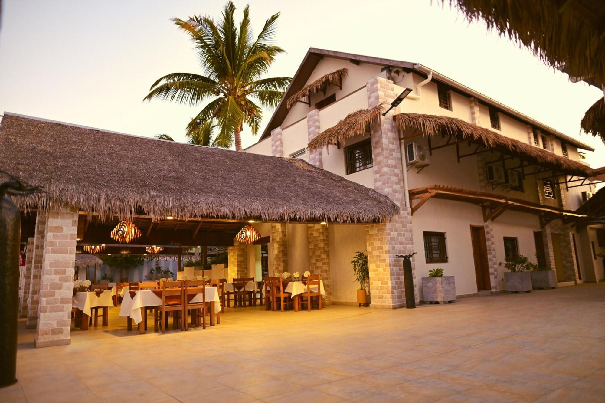 Hotel Baobab Cafe Мурундава Экстерьер фото