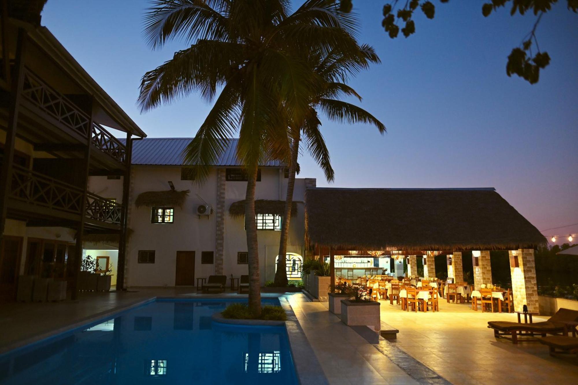 Hotel Baobab Cafe Мурундава Экстерьер фото
